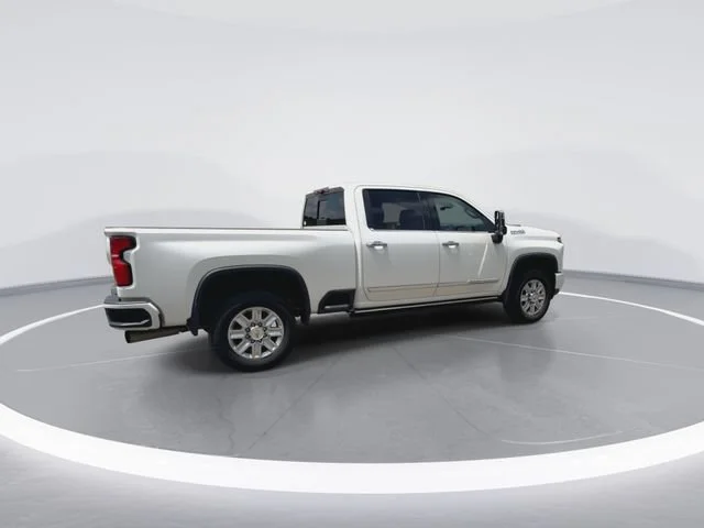 Certified Used 2025 Iridescent Pearl Tricoat Chevrolet High Country image 12