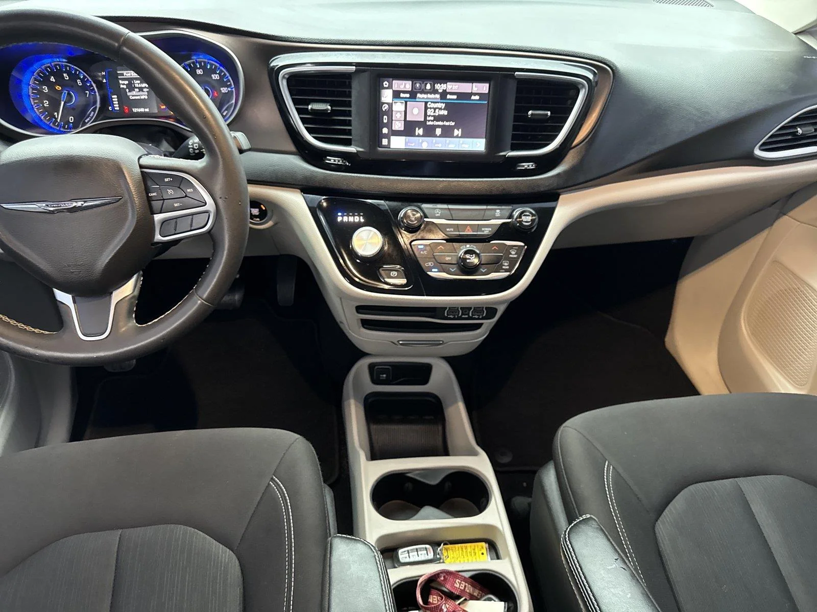 Used 2022 Bright White Clearcoat Chrysler LX image 15
