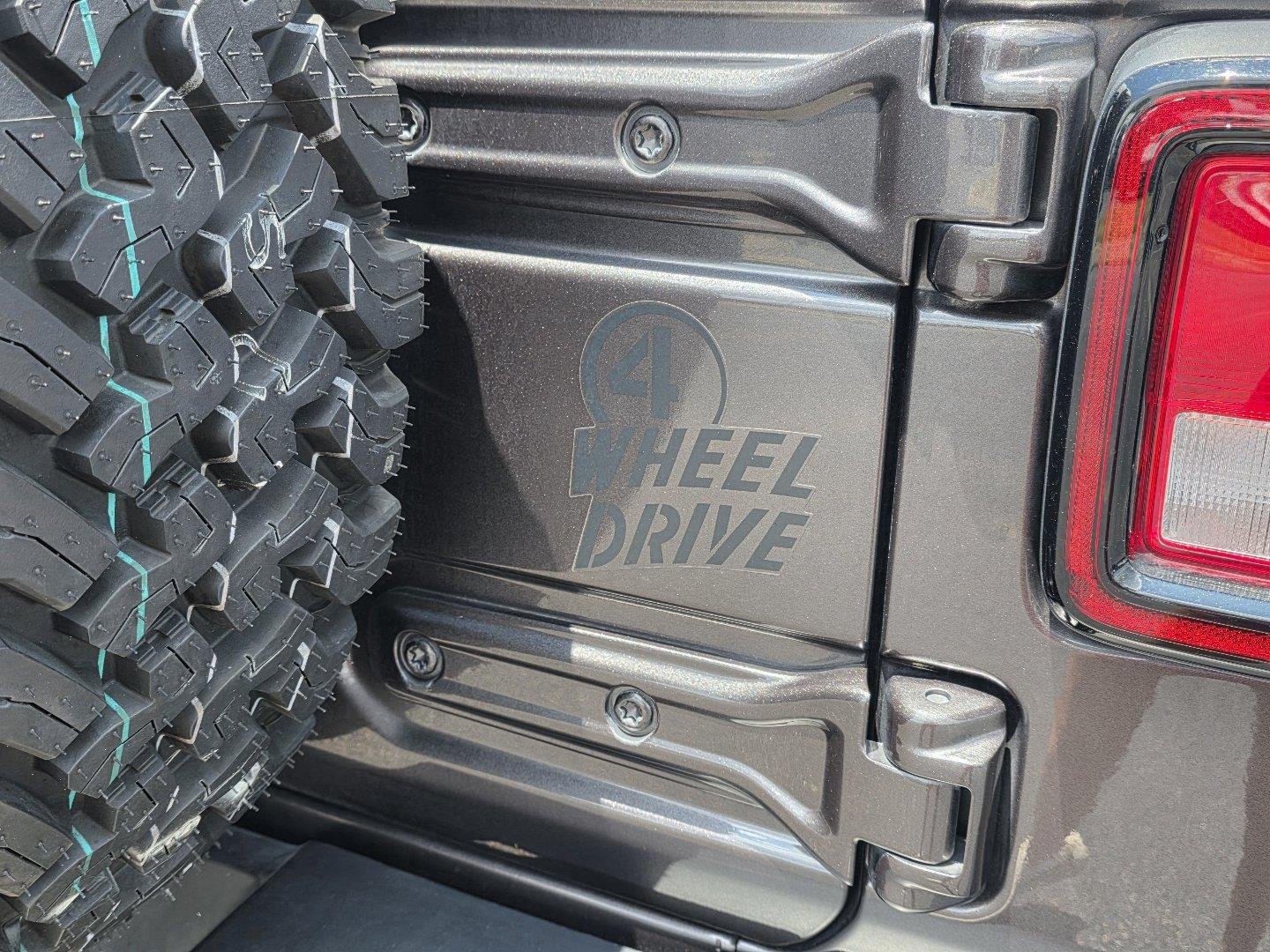 Used 2025 Granite Crystal Metallic Clearcoat Jeep Willys image 34