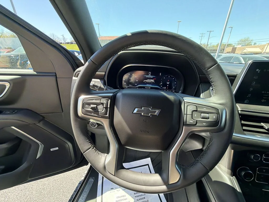Used 2024 Black Chevrolet Z71 image 20