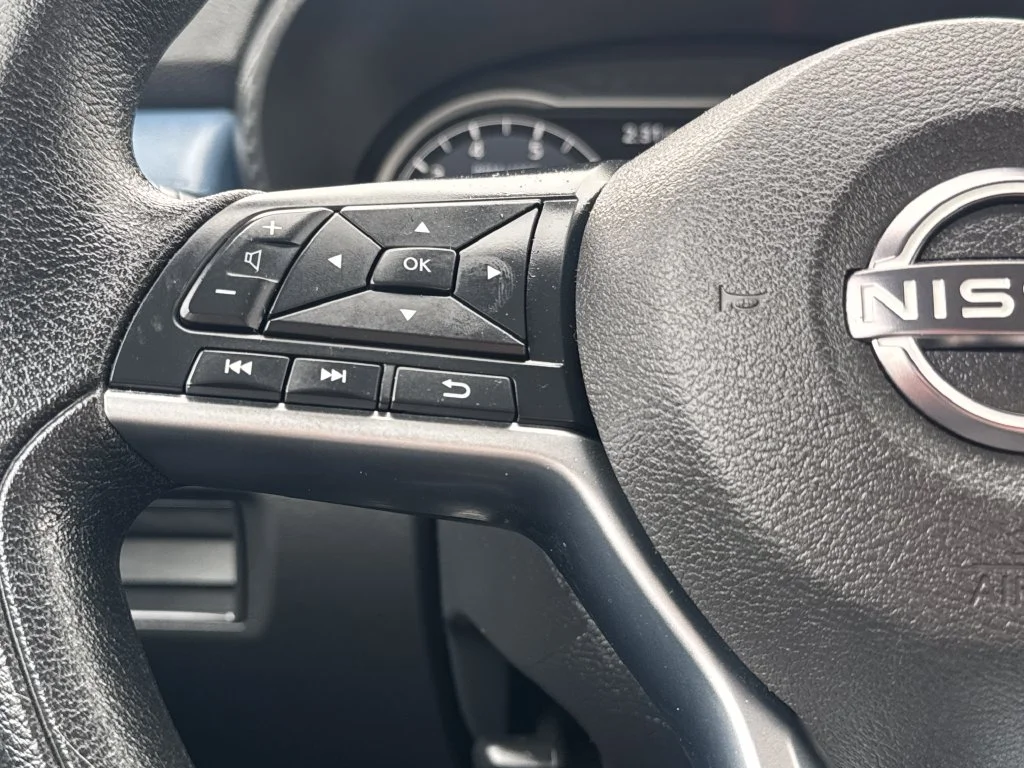 Used 2025 Black Nissan 1.6 SV image 18
