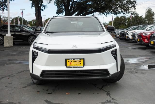 New 2026 Wind Chill Pearl <sup>1</sup> Toyota  XLE image 3