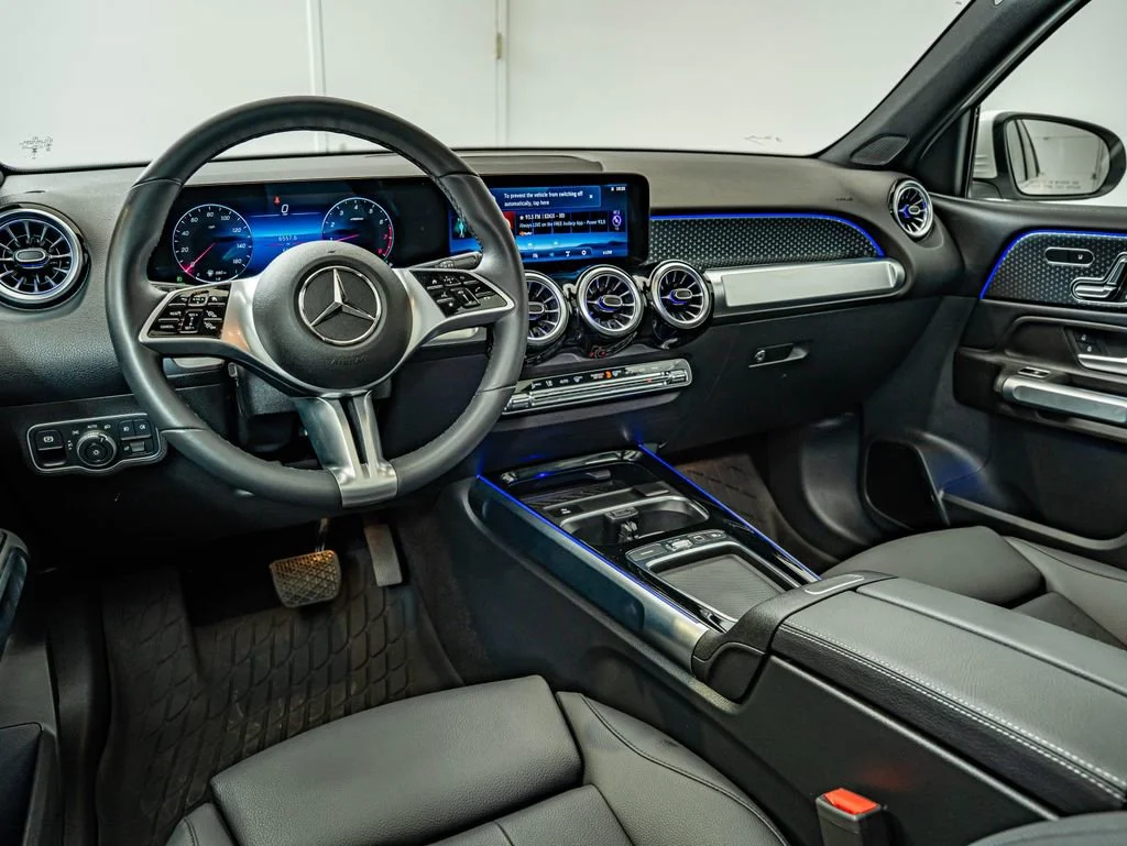 Used 2026 Polar White Mercedes-Benz GLB 250 image 31