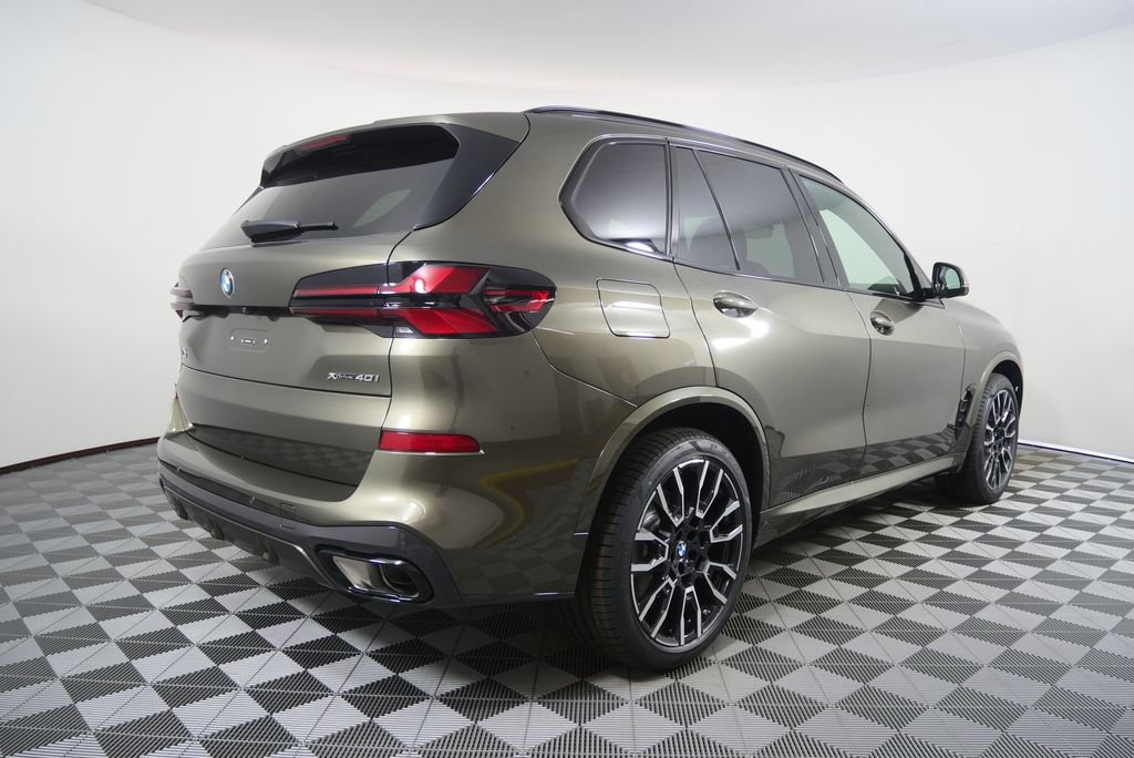 New 2026 Manhattan Green Metallic BMW xDrive40i image 3