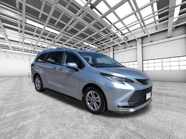2024 Toyota Sienna Limited 7-Passenger Hybrid AWD's photo