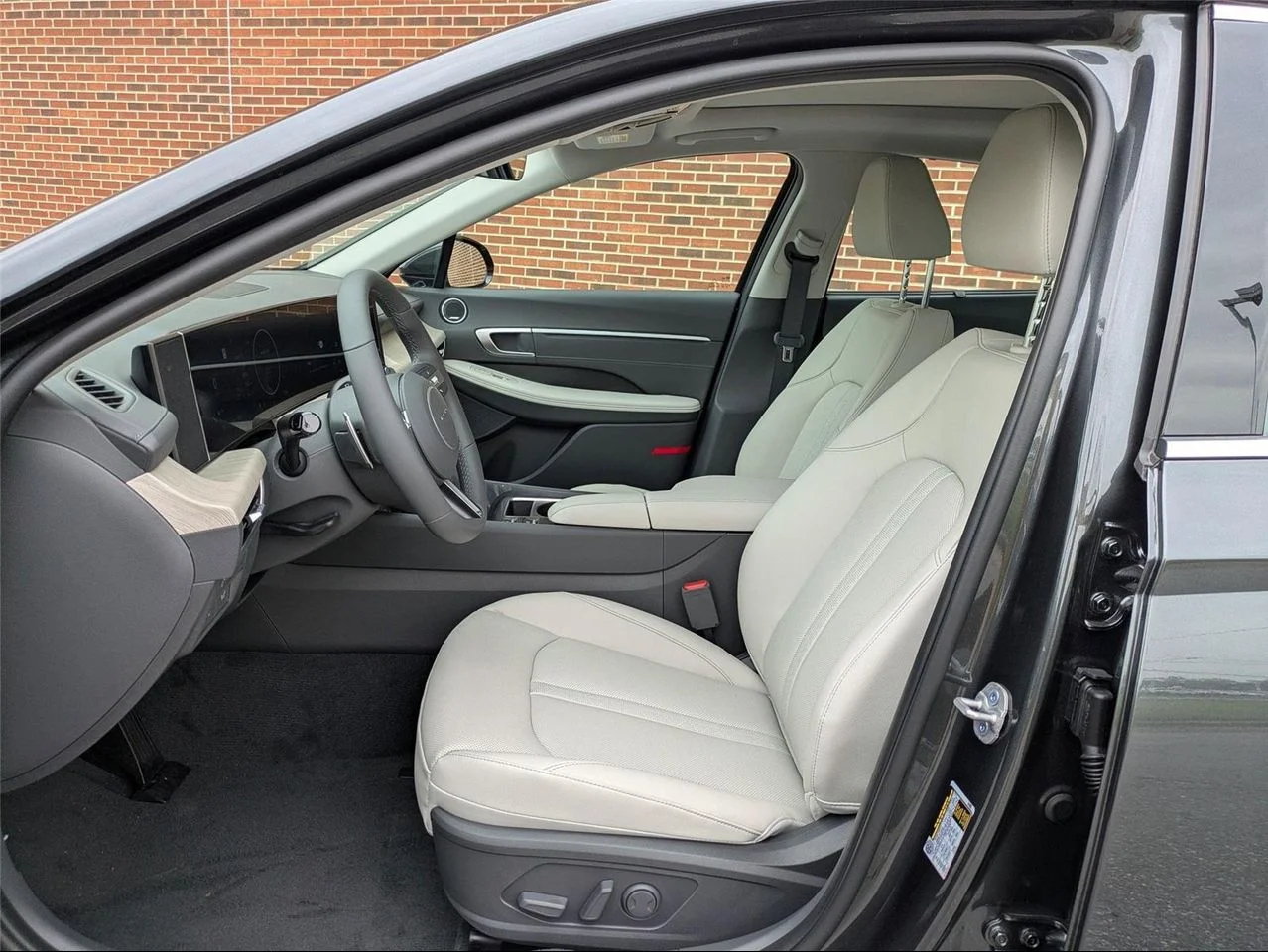 2025 Hyundai Sonata Hybrid Limited - Photo 12