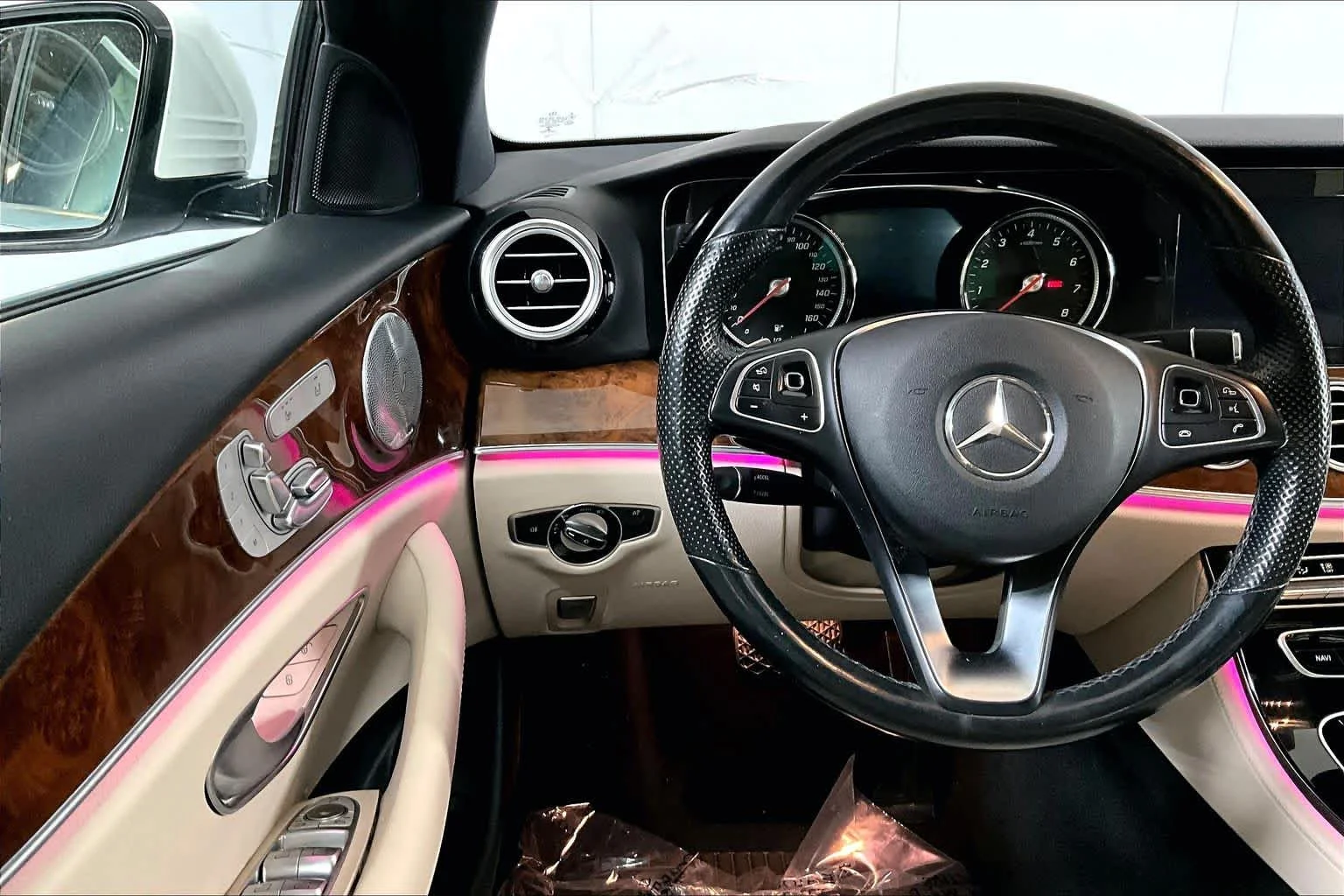Used 2017 Polar White Mercedes-Benz E 300 Luxury image 24