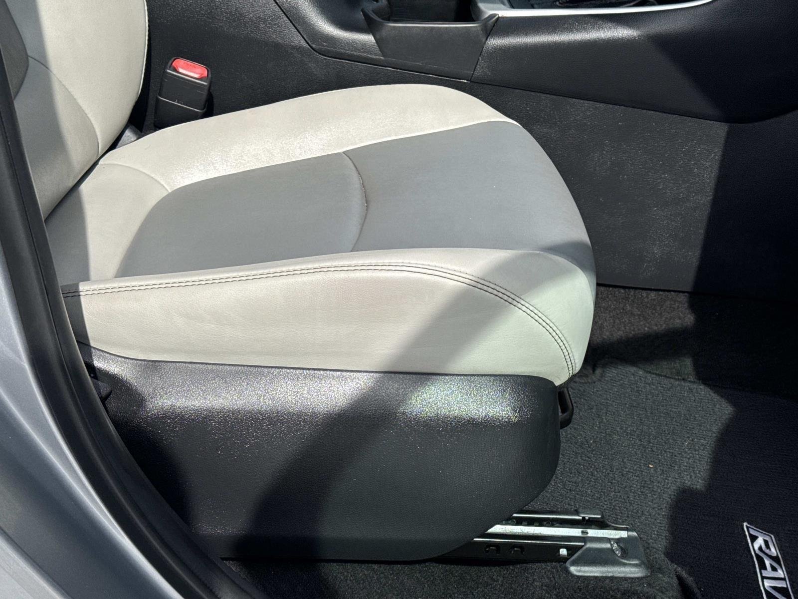 Used 2021 Silver Sky Metallic Toyota XLE Premium image 12