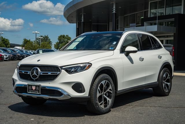 Certified Used 2025 Polar White Mercedes-Benz GLC 350e image 3