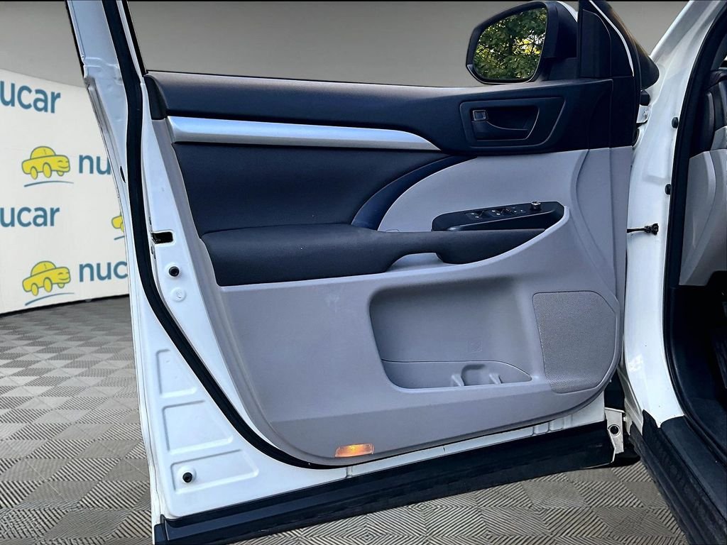 Used 2017 Blizzard Pearl Toyota LE image 9