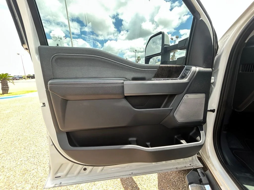 Used 2023 White Metallic Ford Lariat image 11