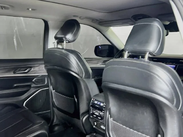 Used 2021 Diamond Black Jeep Limited image 22