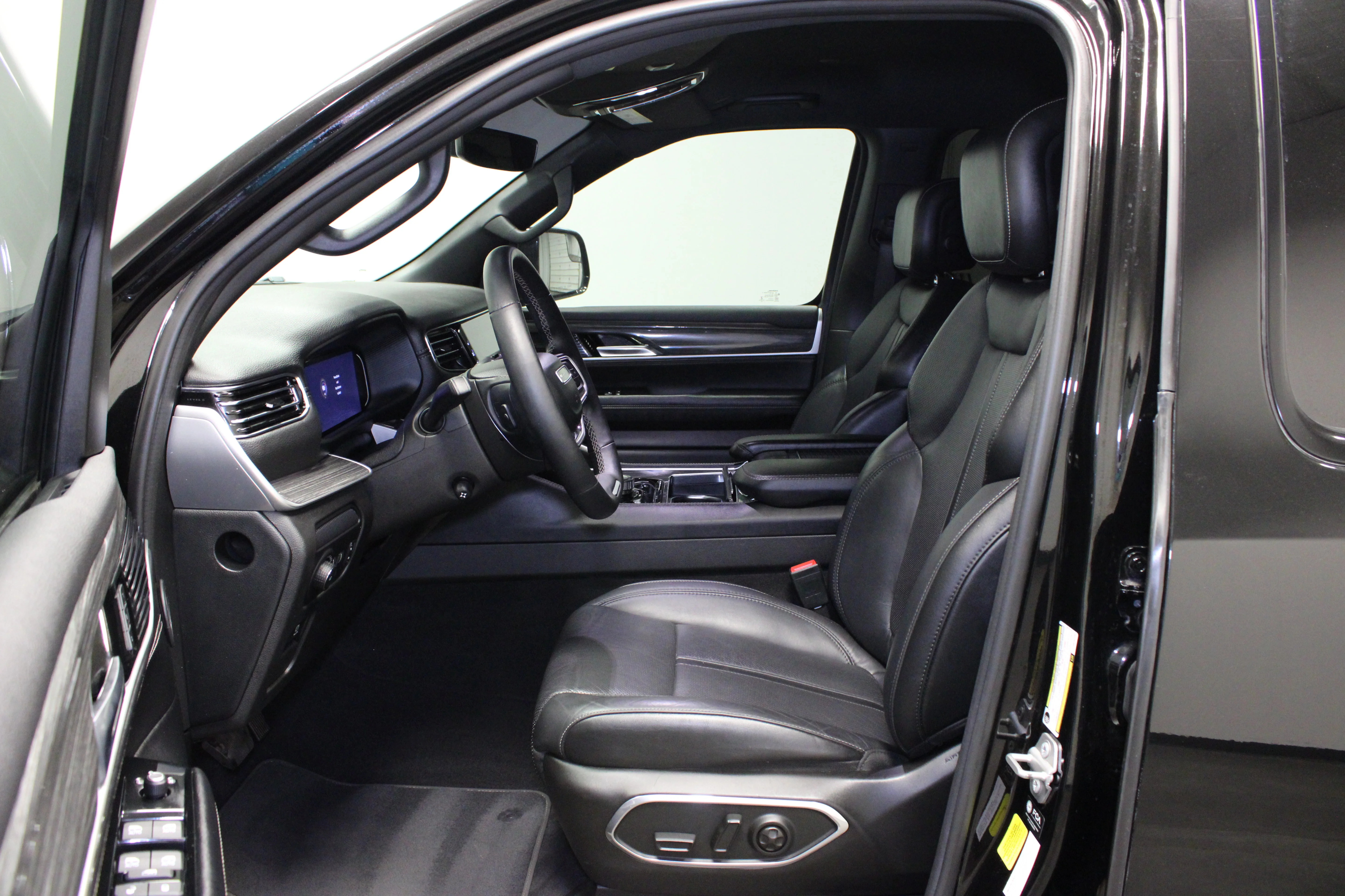 Used 2024 Midnight Sky Jeep Series II image 13