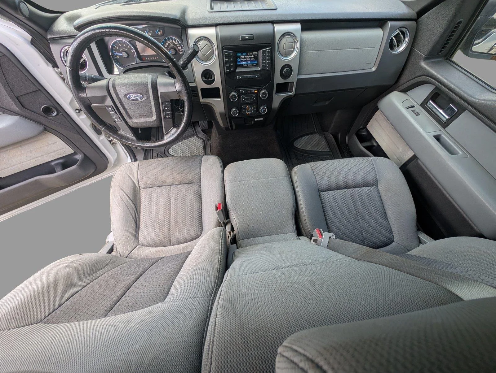 Used 2013 Oxford White/Ingot Silver Metallic Ford XLT image 32