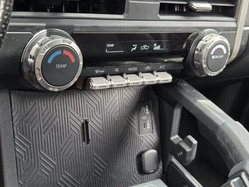 Used 2025 Underground TOYOTA SR5 image 22