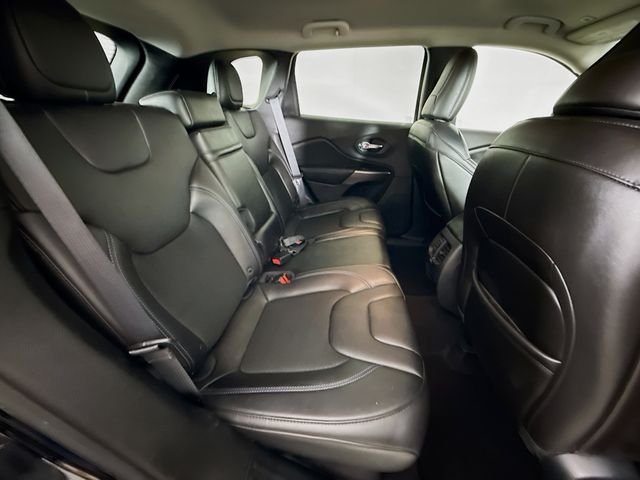 Used 2019 Black Jeep Latitude Plus image 24