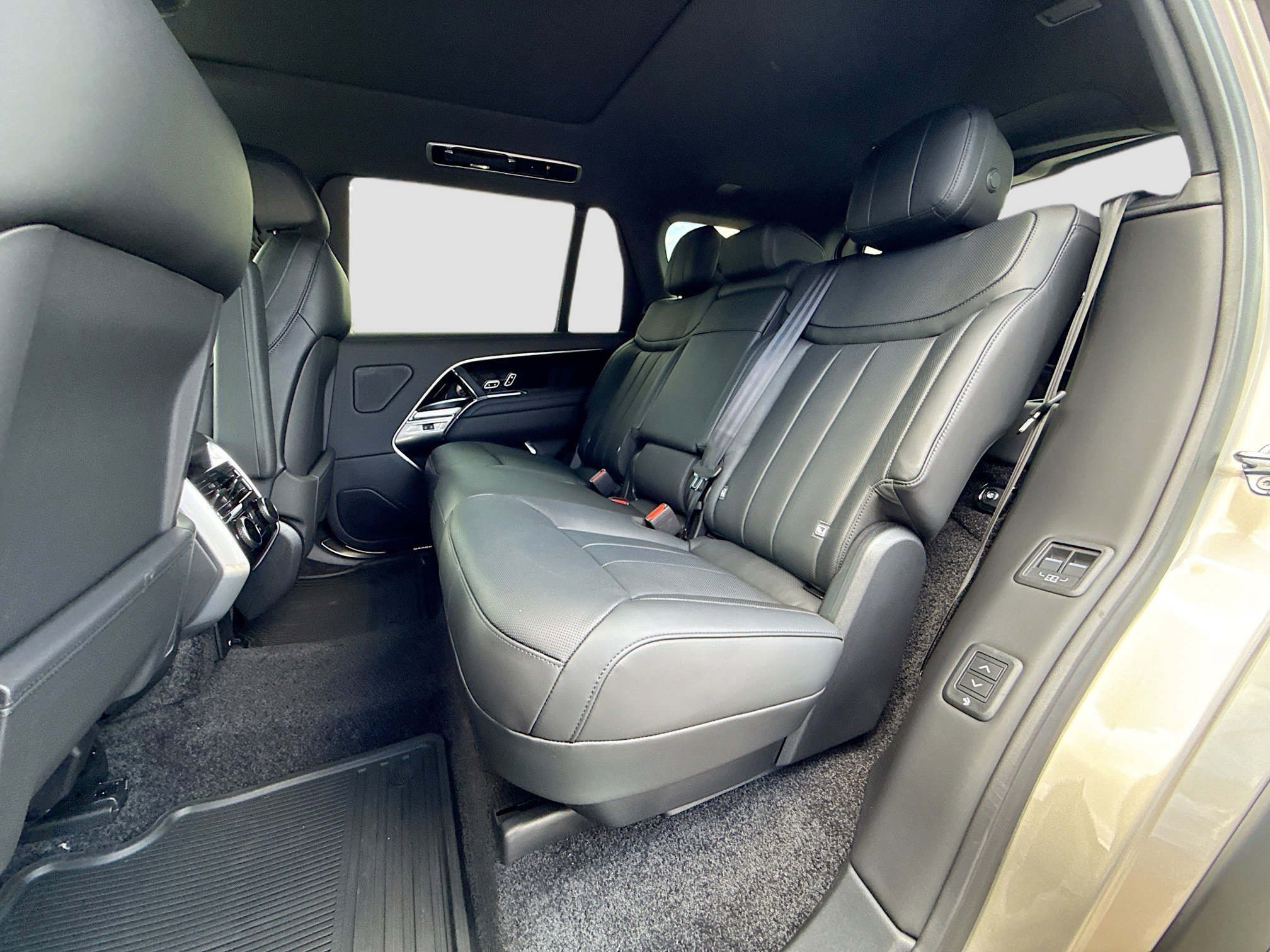 New 2026 Batumi Gold Land Rover SE image 21