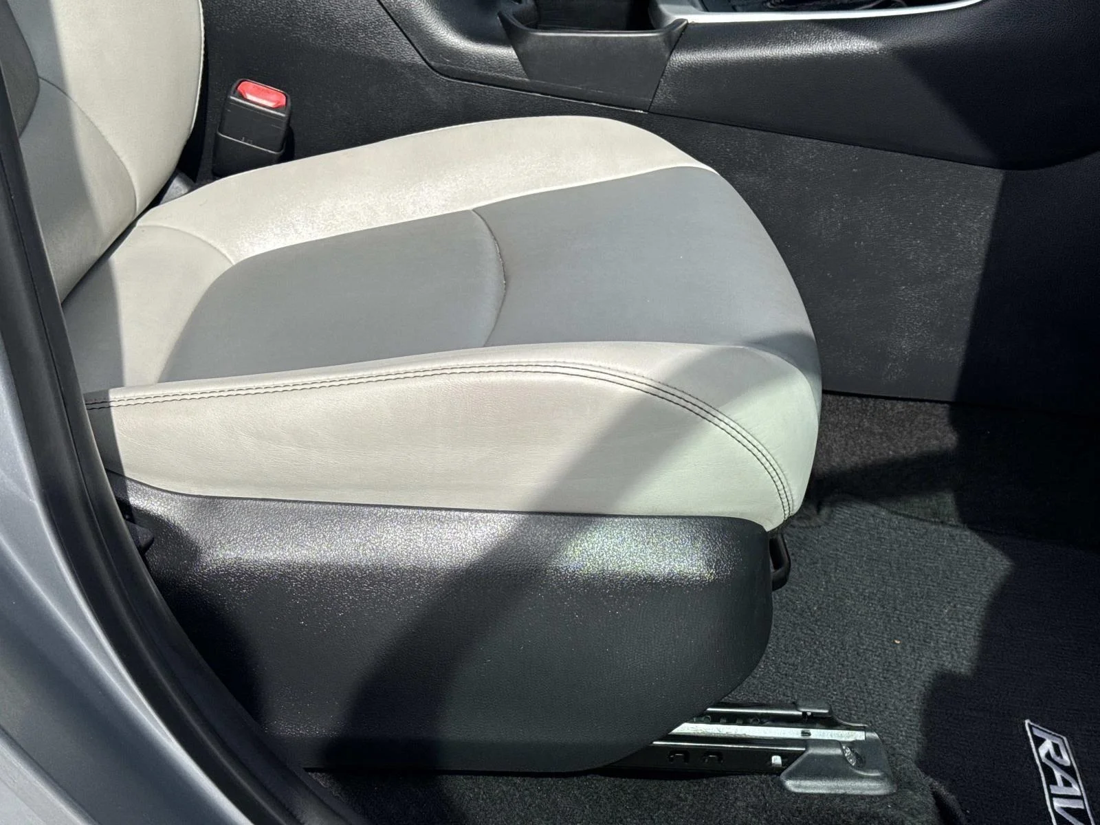 Used 2021 Silver Sky Metallic Toyota XLE Premium image 12