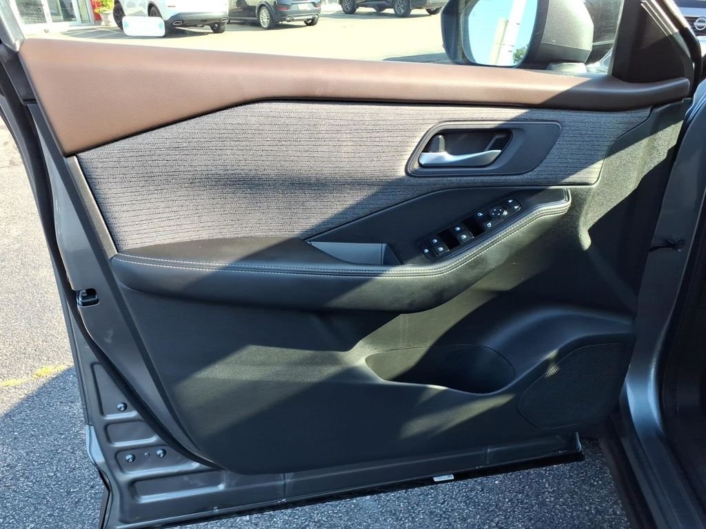 Used 2023 Gun Metallic Nissan SV image 23