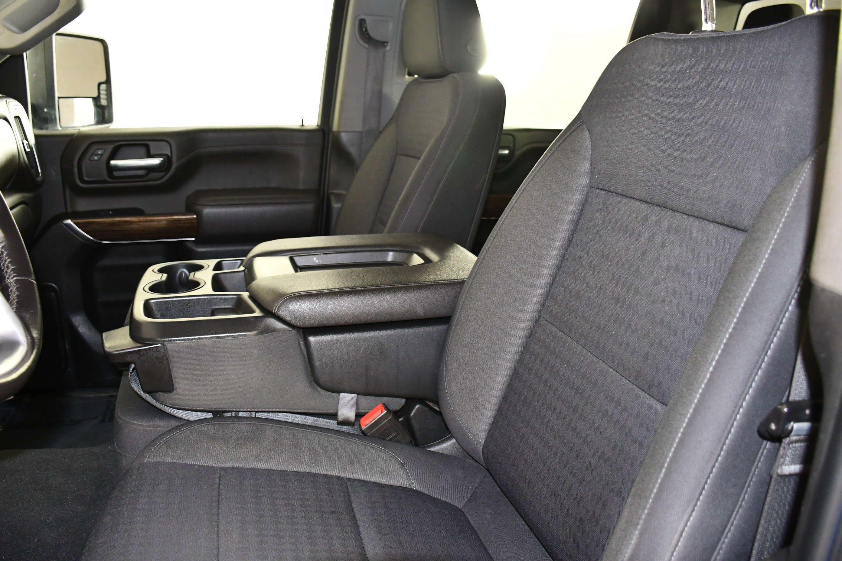 Used 2022 White GMC SLE image 42