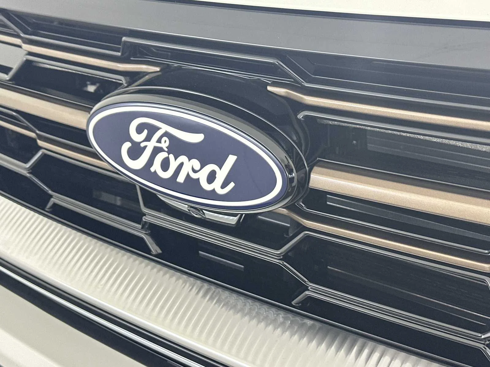 New 2027 Star White Metallic Tri-Coat Ford King Ranch image 14