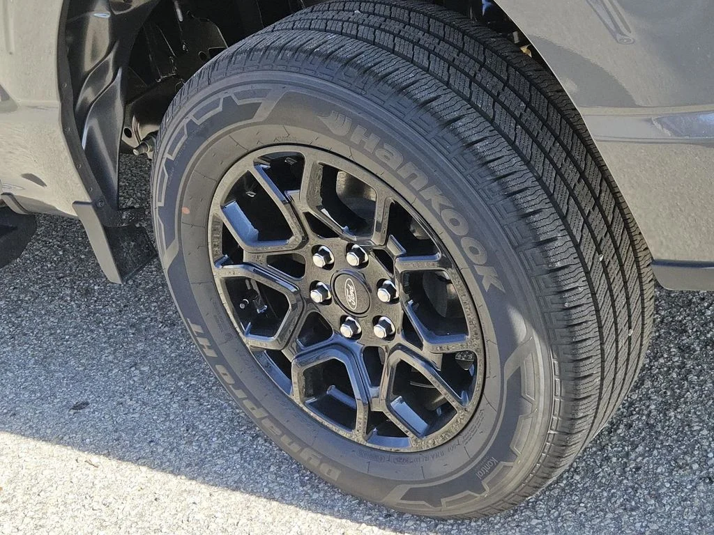 New 2026 Carbonized Gray Metallic Ford XLT image 9