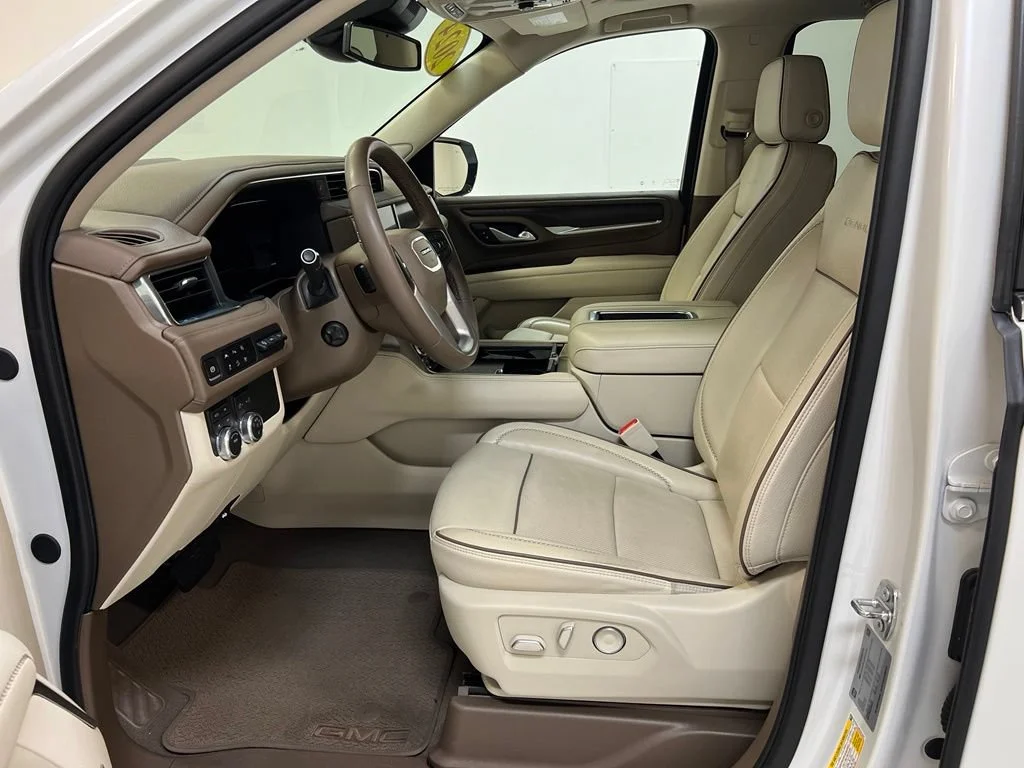 Used 2024 White Frost Tricoat GMC Denali image 15