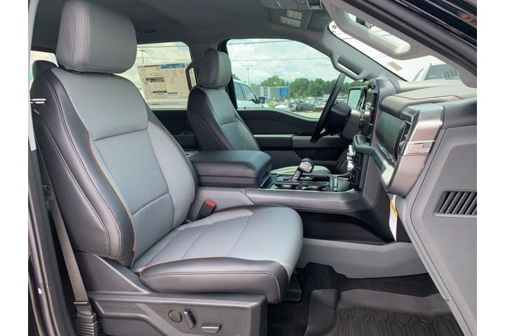 New 2025 Agate Black Metallic Ford Lariat image 28