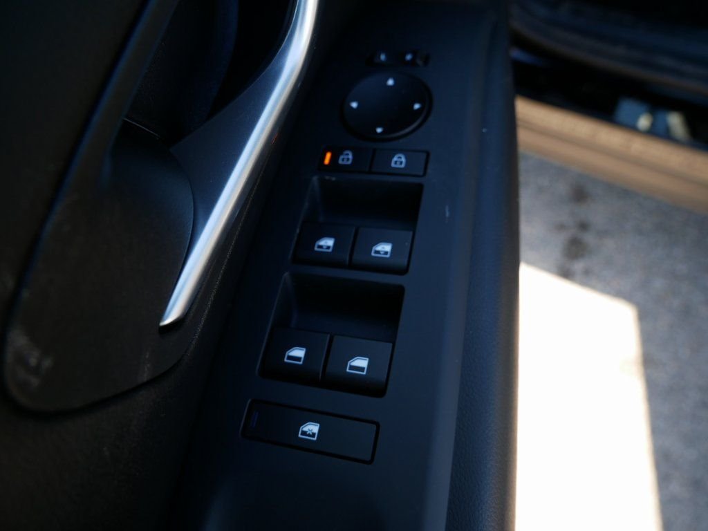 Certified Used 2025 Black Hyundai SEL image 7