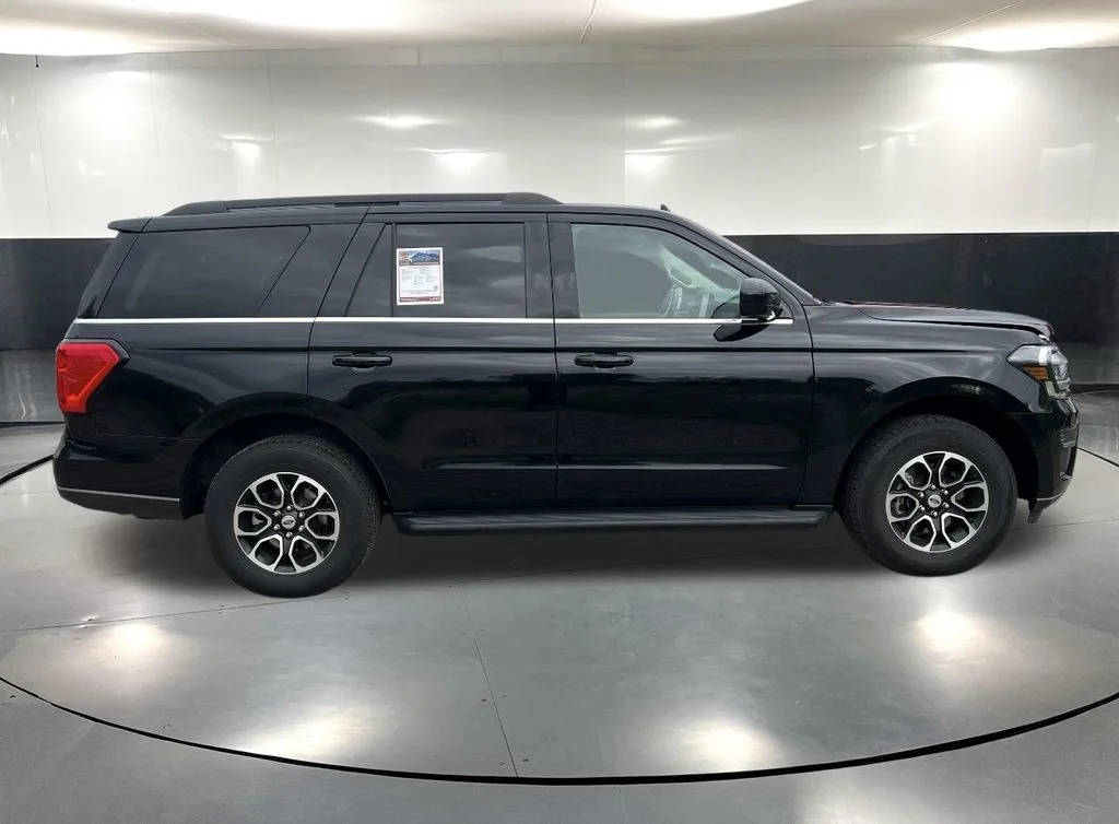 Used 2022 Black Ford XLT image 4