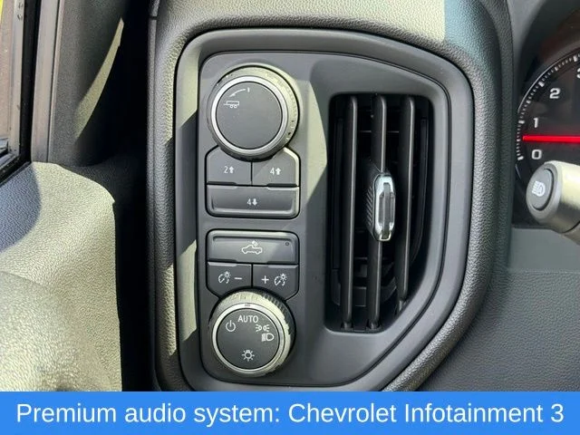 Used 2025 White Chevrolet Custom image 18