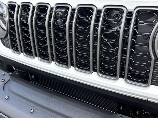 New 2025 Bright White Clear-Coat Exterior Paint Jeep Rubicon X image 24