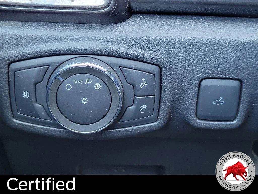 Used 2021 White Ford Lariat image 28