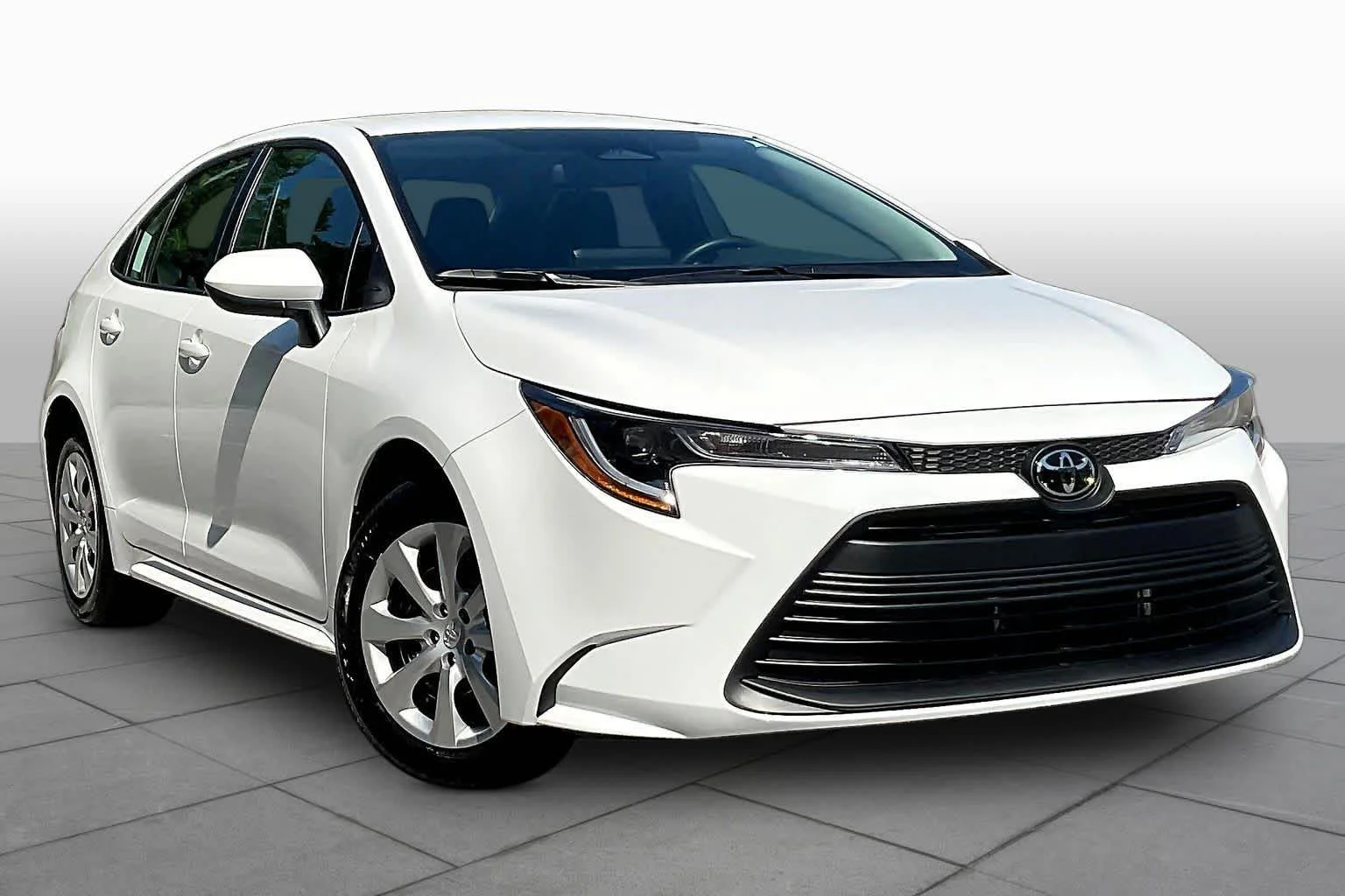 Used 2026 Ice Cap Toyota LE image 3