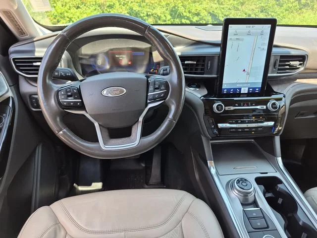 Used 2022 Black Ford Platinum image 30