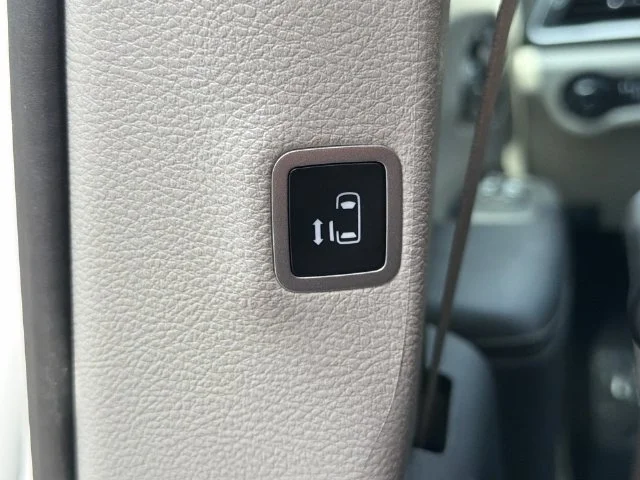 Used 2024 White Chrysler Touring L image 37