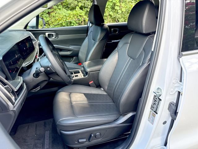 Used 2025 White Kia LX image 11