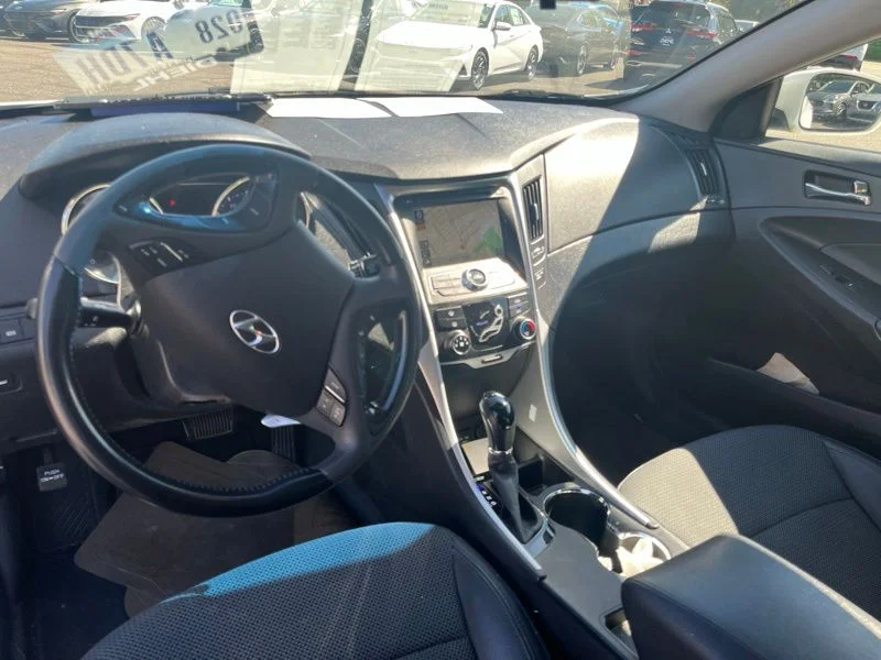 Used 2012 White Hyundai SE image 10
