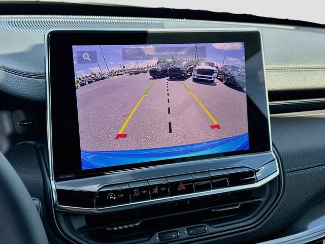 New 2026 Hydro Blue Pearl-Coat Exterior Paint Jeep Latitude image 13