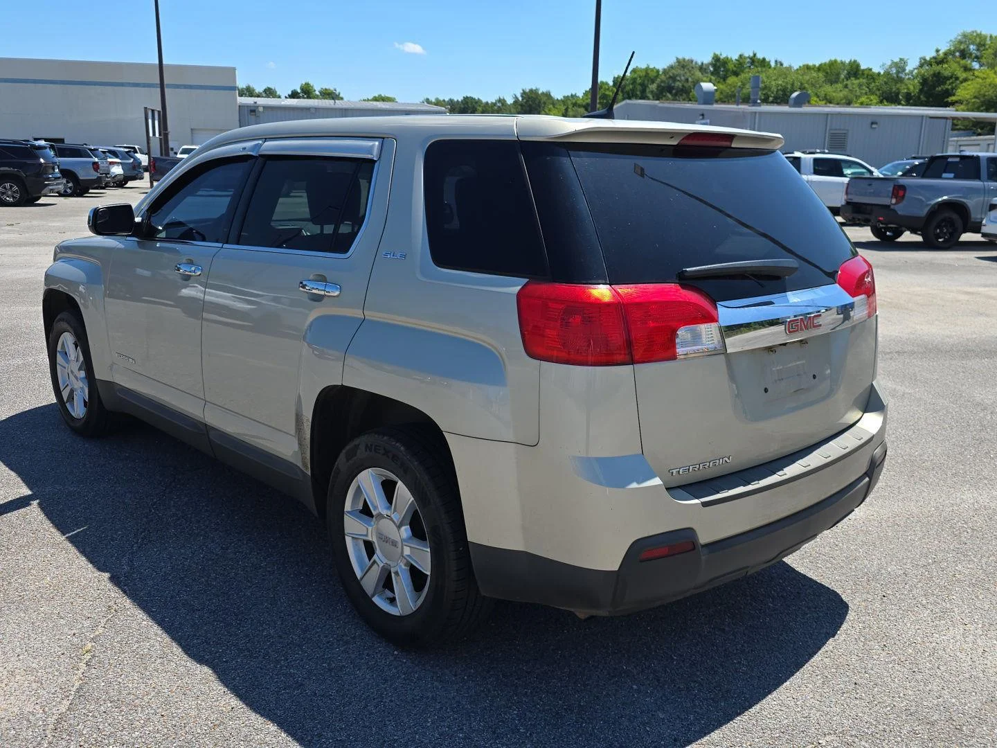 Used 2013 Champagne Silver Metallic GMC SLE image 5