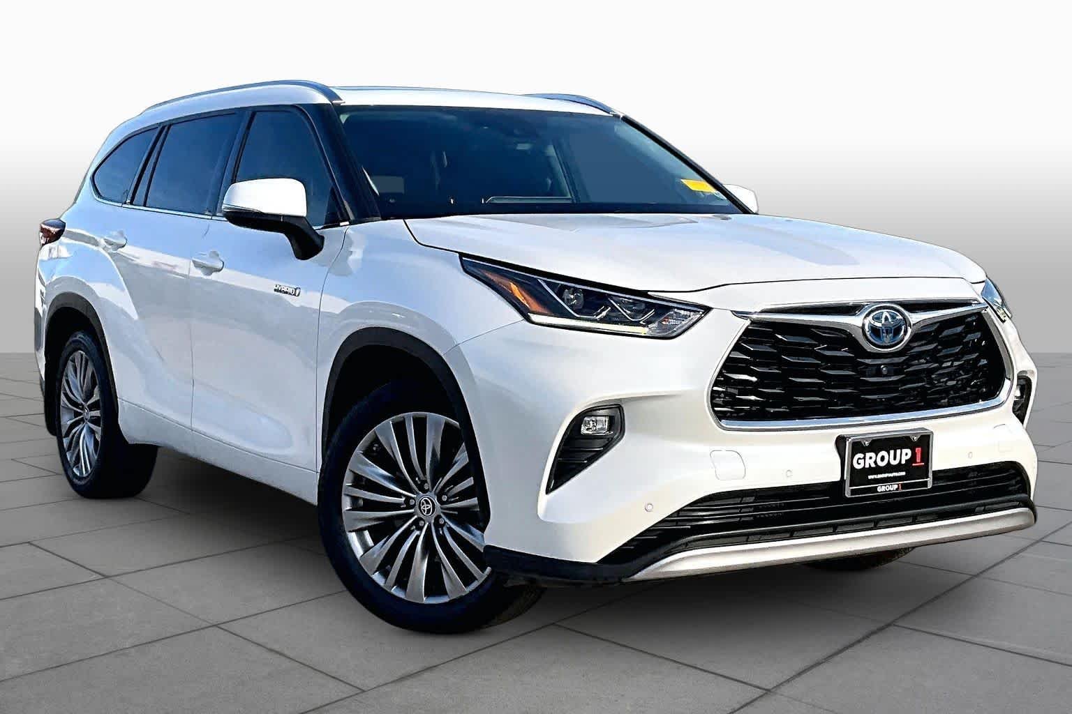 Used 2020 Blizzard Pearl Toyota Hybrid Platinum image 3