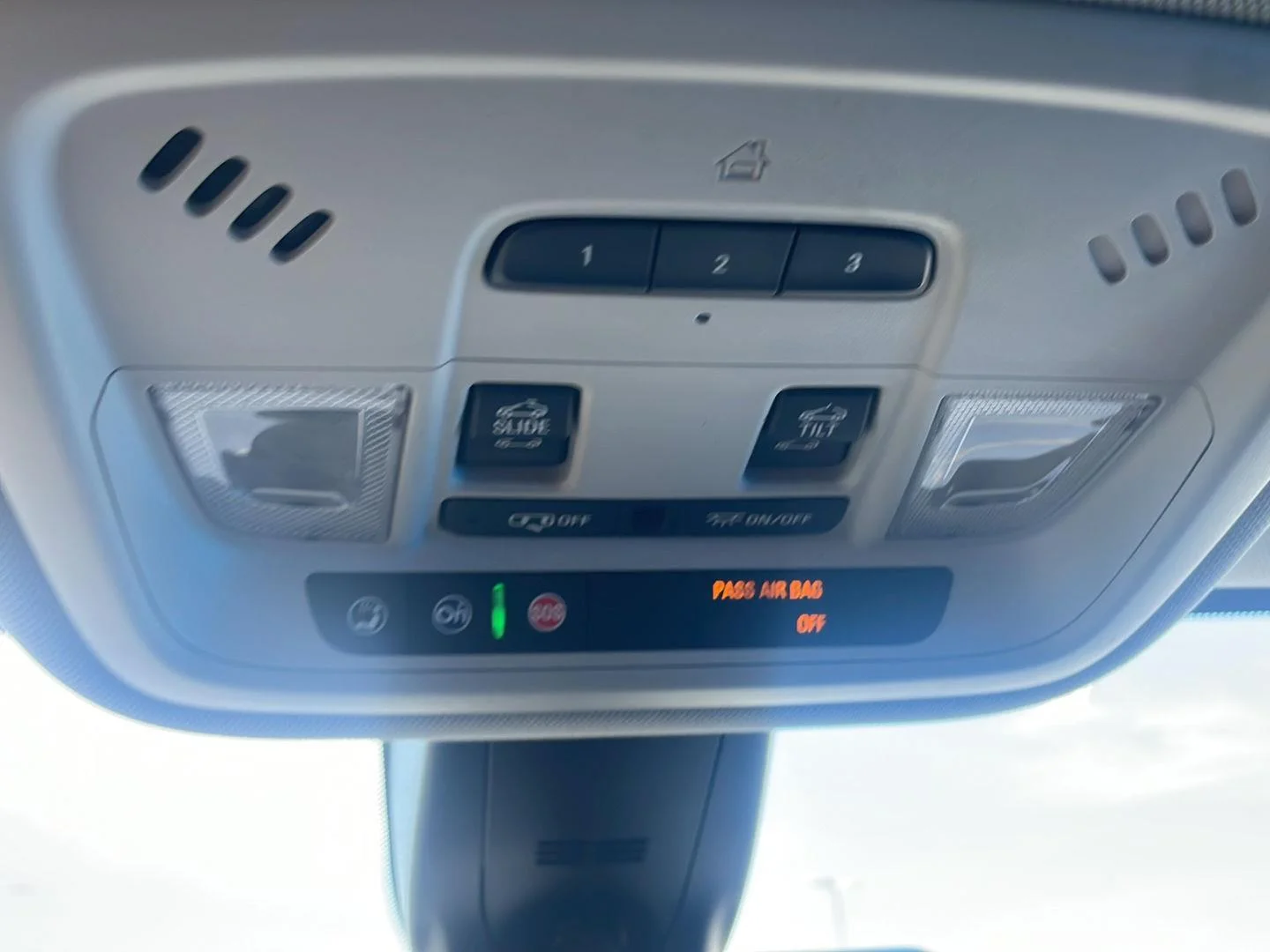 Used 2018 Iridescent Pearl Tricoat Chevrolet Premier image 6