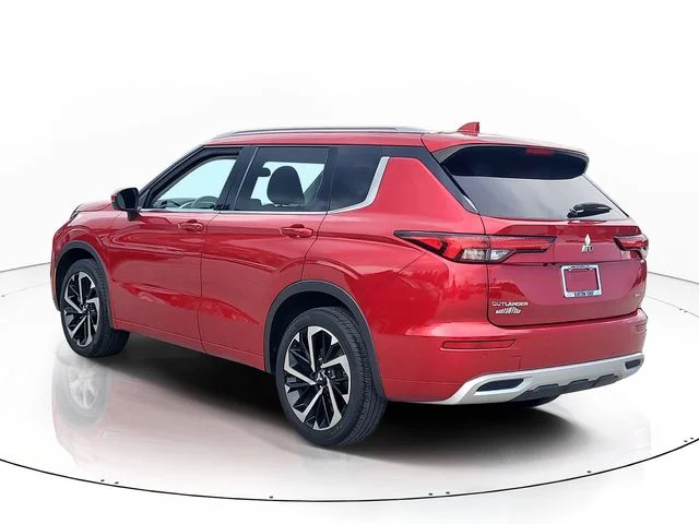 Used 2023 Red Mitsubishi SEL image 7