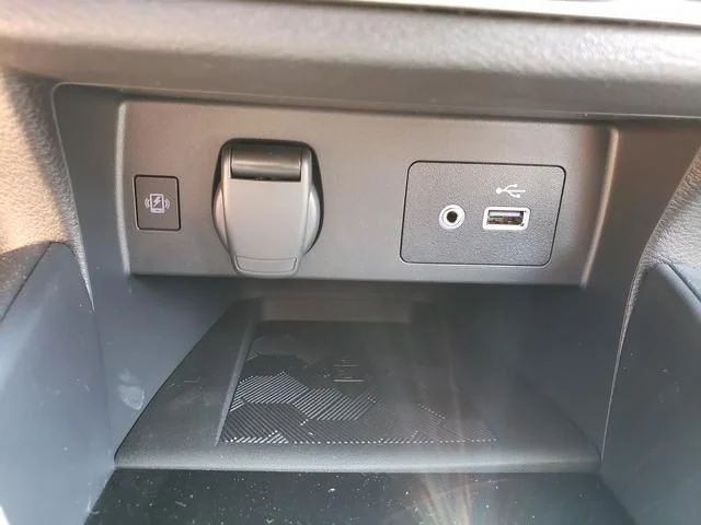 2025 Nissan Versa Sedan SV - Photo 20