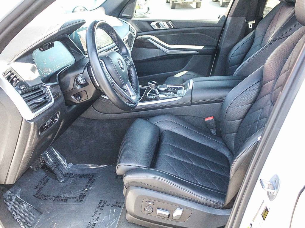 Used 2023 White BMW sDrive40i image 17