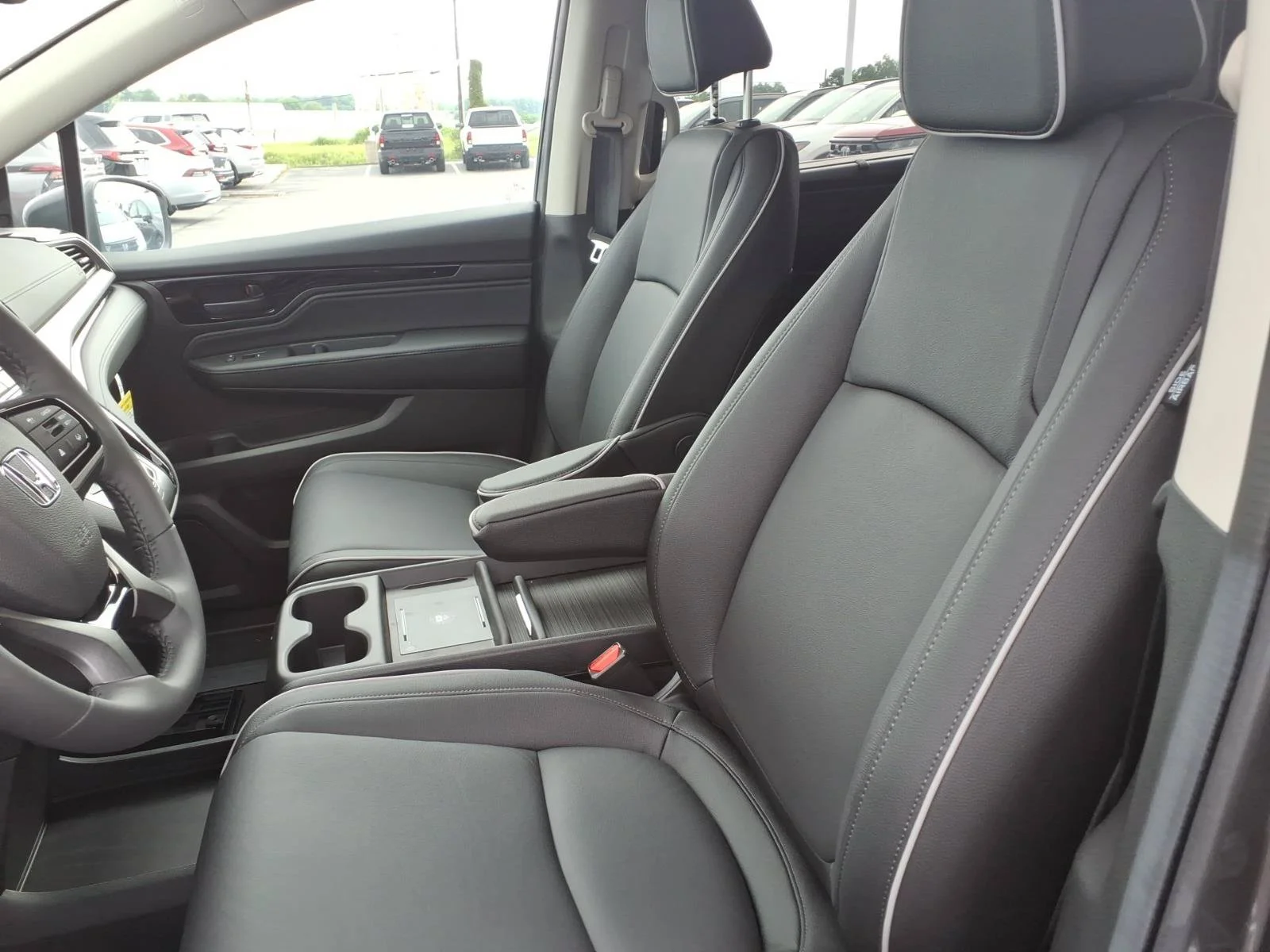 2026 Honda Odyssey Touring - Photo 5