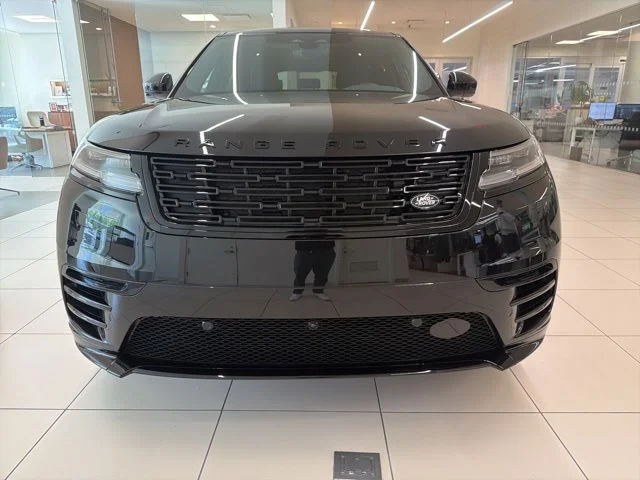 New 2026 Santorini Black Land Rover Dynamic SE image 5
