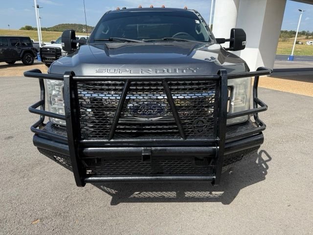 Used 2019 Magnetic Ford XL image 2