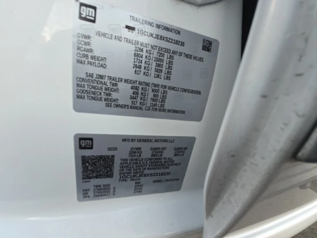 Used 2025 Beige Chevrolet High Country image 31