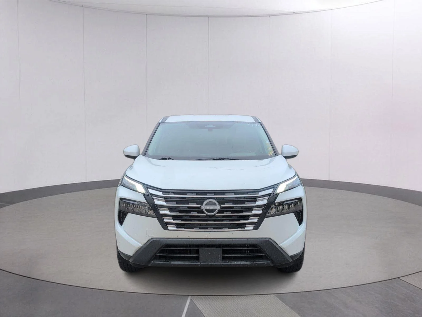 Used 2025 Everest White Pearl Nissan SV image 10